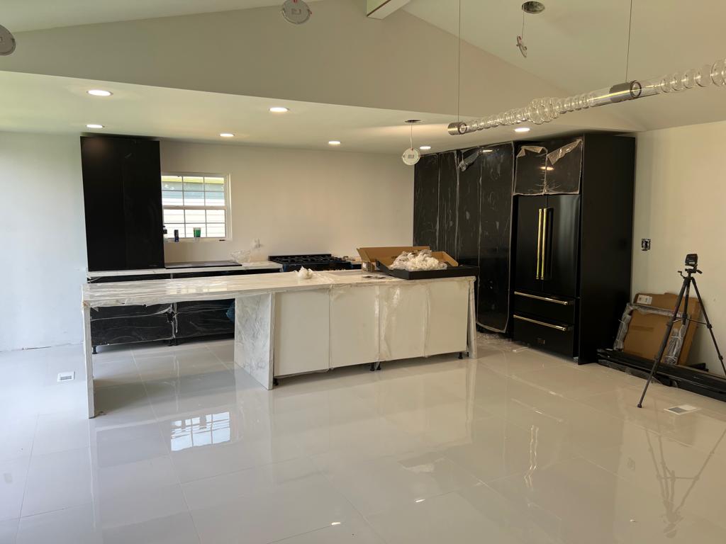 Modern Residential Project with Lacquer & Glass Door in Madison, USA